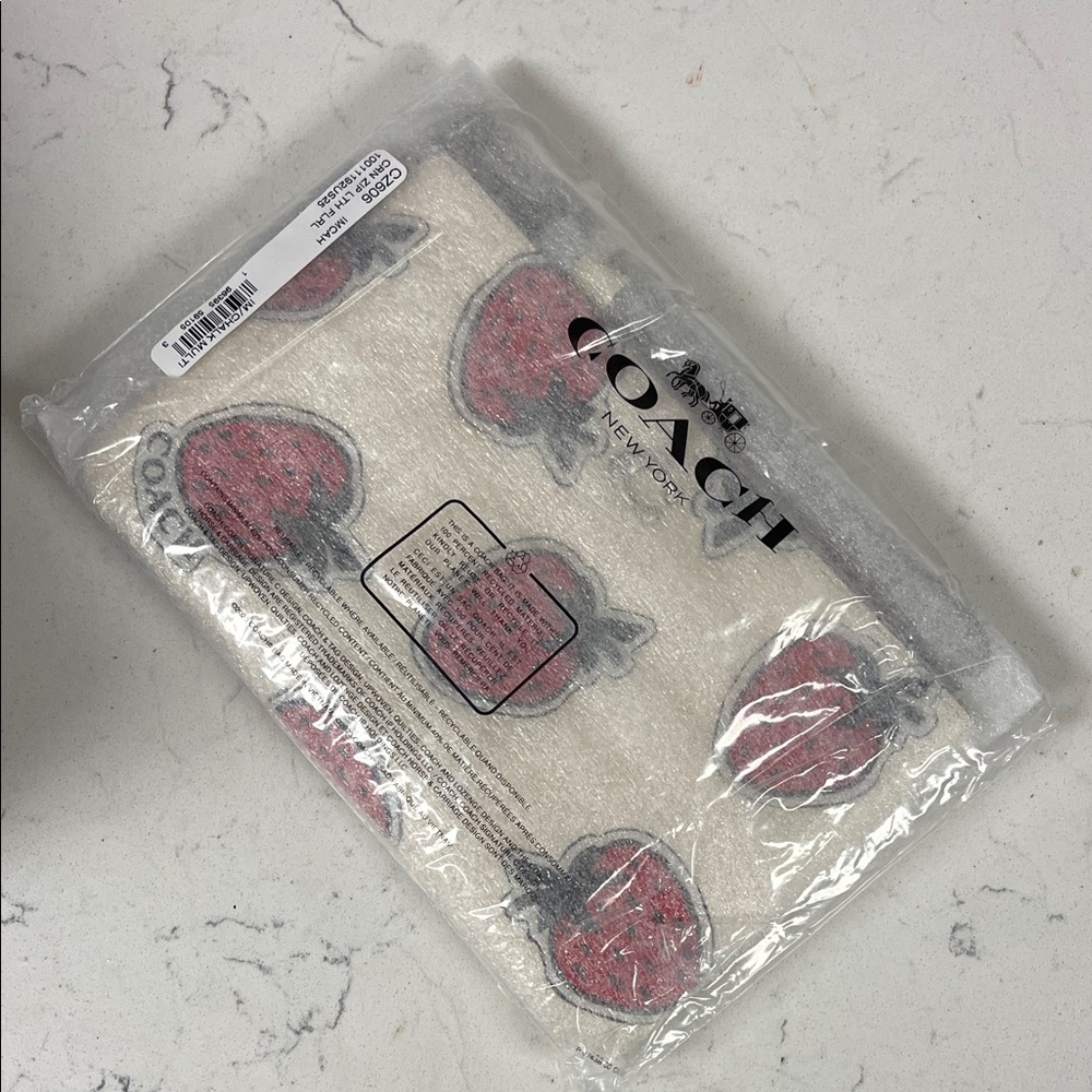 Coach Small Wristlet With Strawberry Print NWT CT892 - Picture 3 of 17